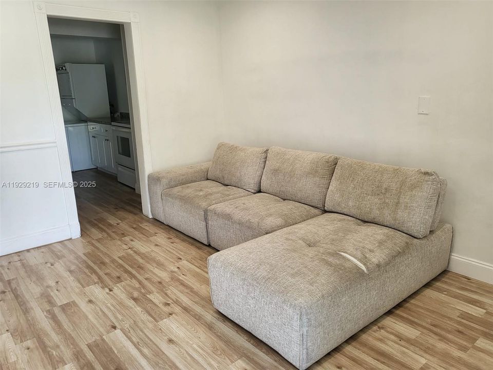 For Sale: $500,000 (4 beds, 3 baths, 1271 Square Feet)