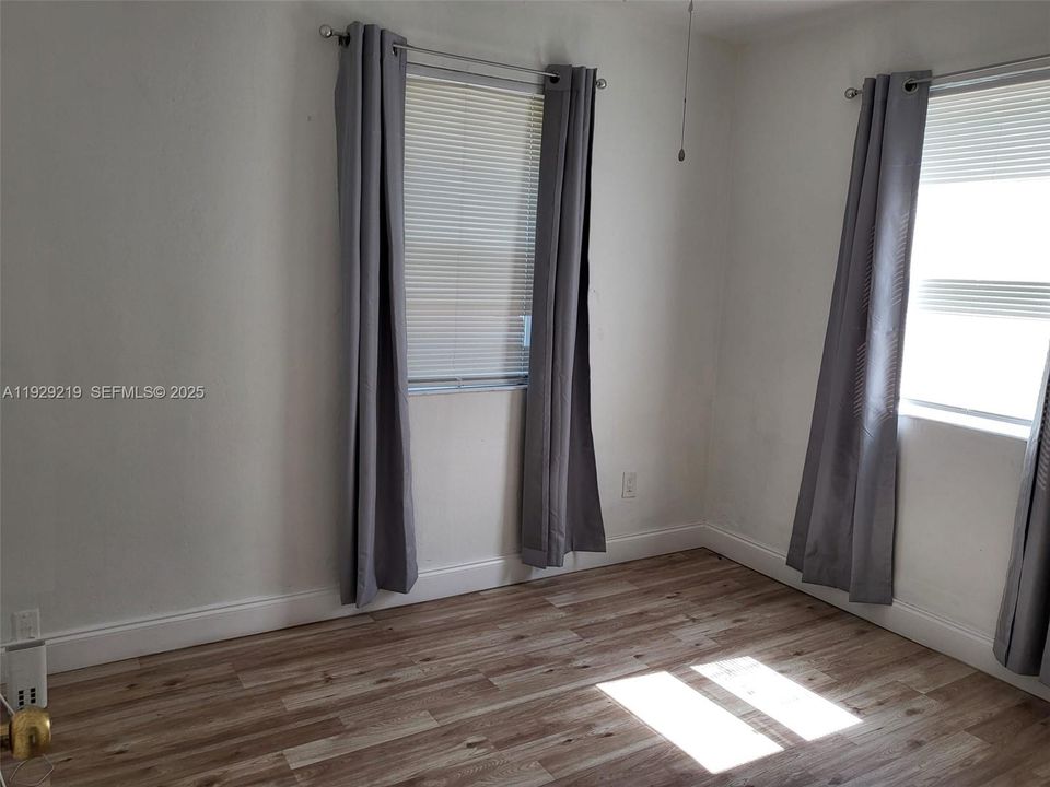 For Sale: $500,000 (4 beds, 3 baths, 1271 Square Feet)