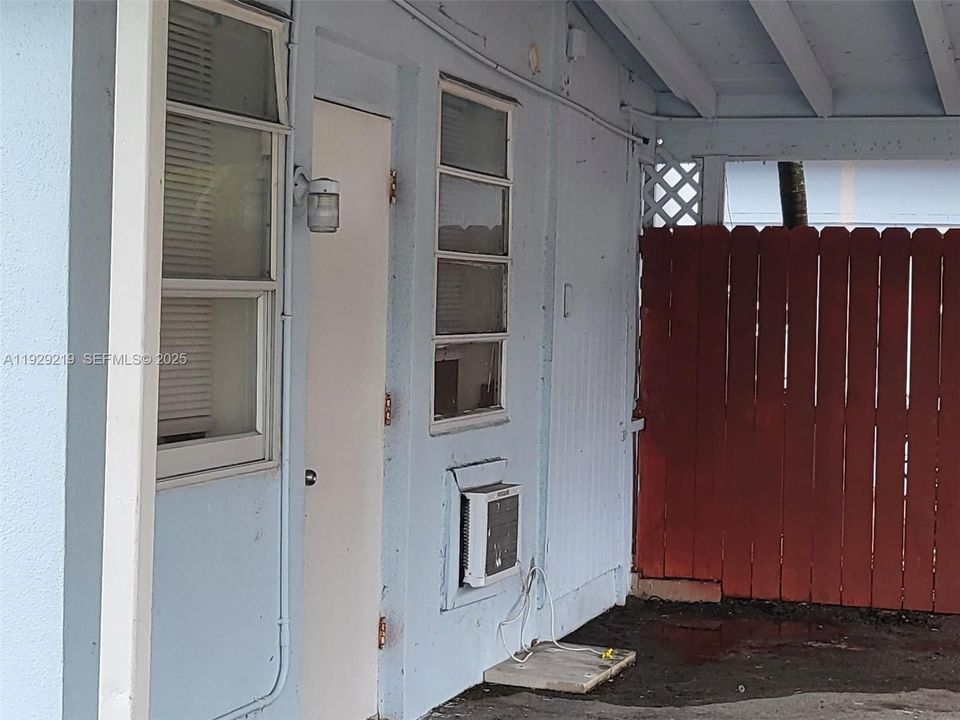 For Sale: $500,000 (4 beds, 3 baths, 1271 Square Feet)