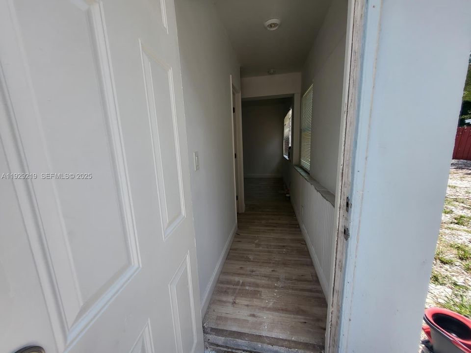 For Sale: $500,000 (4 beds, 3 baths, 1271 Square Feet)