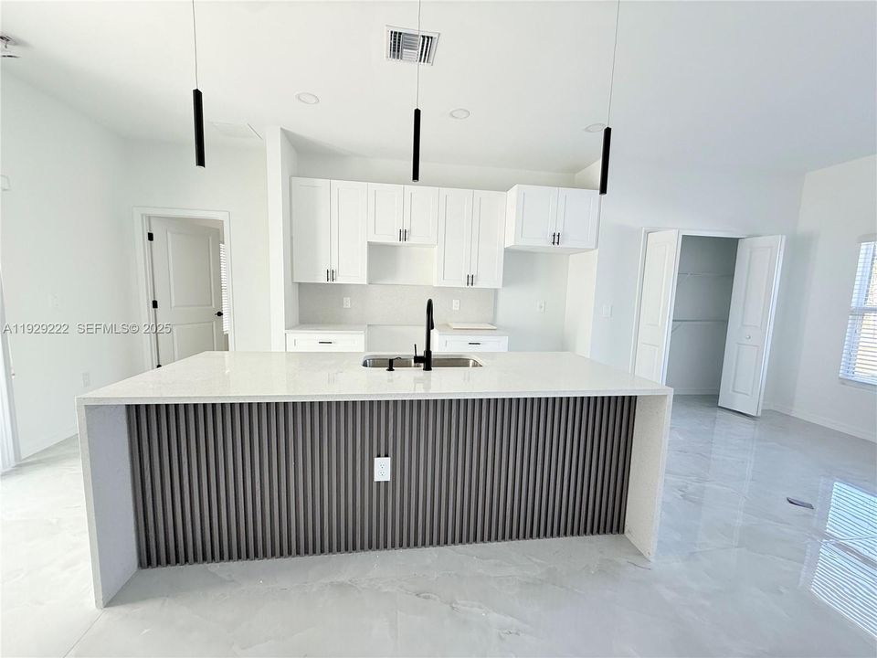 待售: $325,000 (3 贝兹, 2 浴室, 1406 平方英尺)