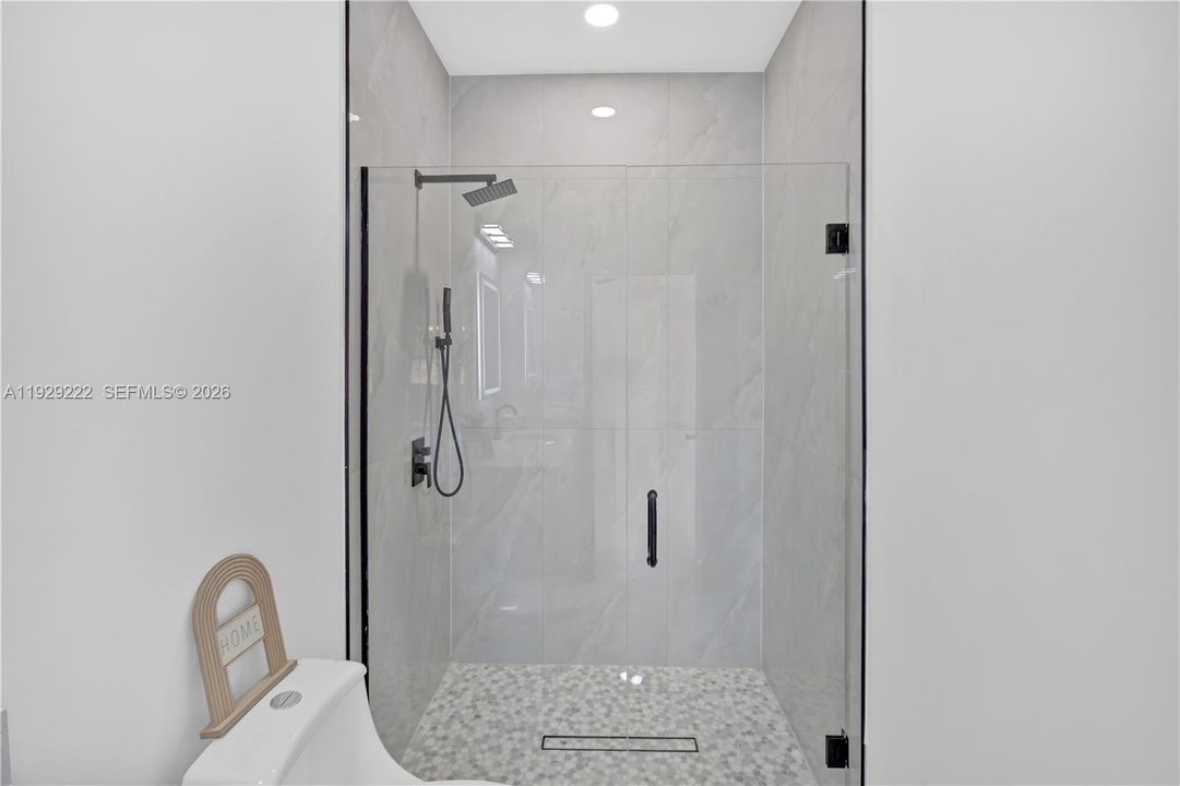 Active With Contract: $294,900 (3 beds, 2 baths, 1406 Square Feet)