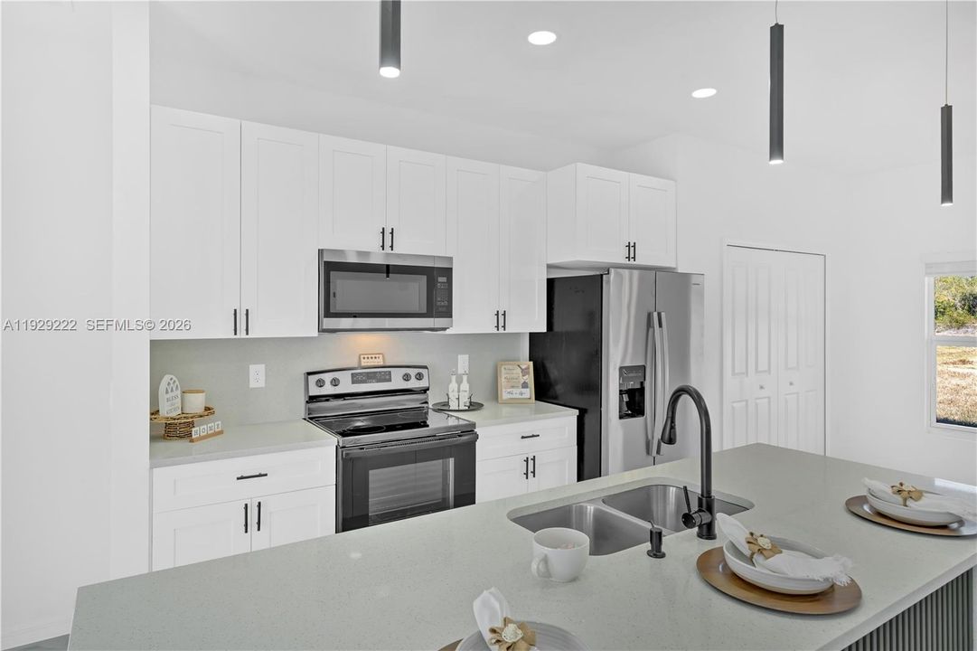 Active With Contract: $294,900 (3 beds, 2 baths, 1406 Square Feet)