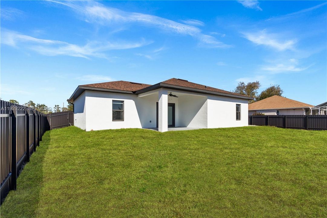 Active With Contract: $294,900 (3 beds, 2 baths, 1406 Square Feet)