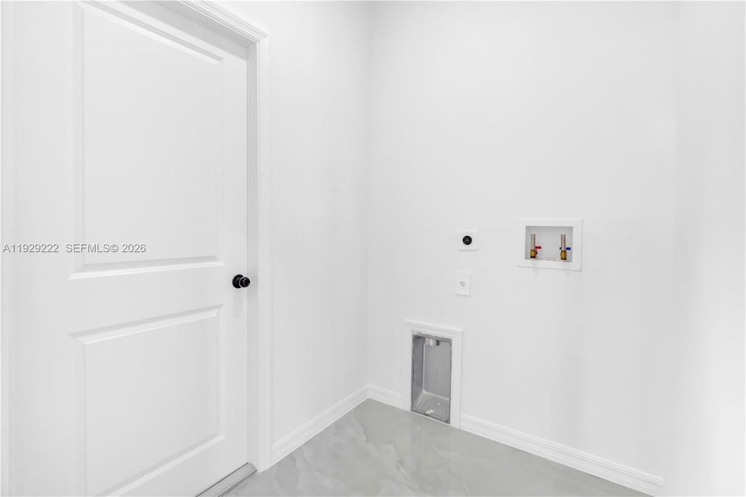 Active With Contract: $294,900 (3 beds, 2 baths, 1406 Square Feet)