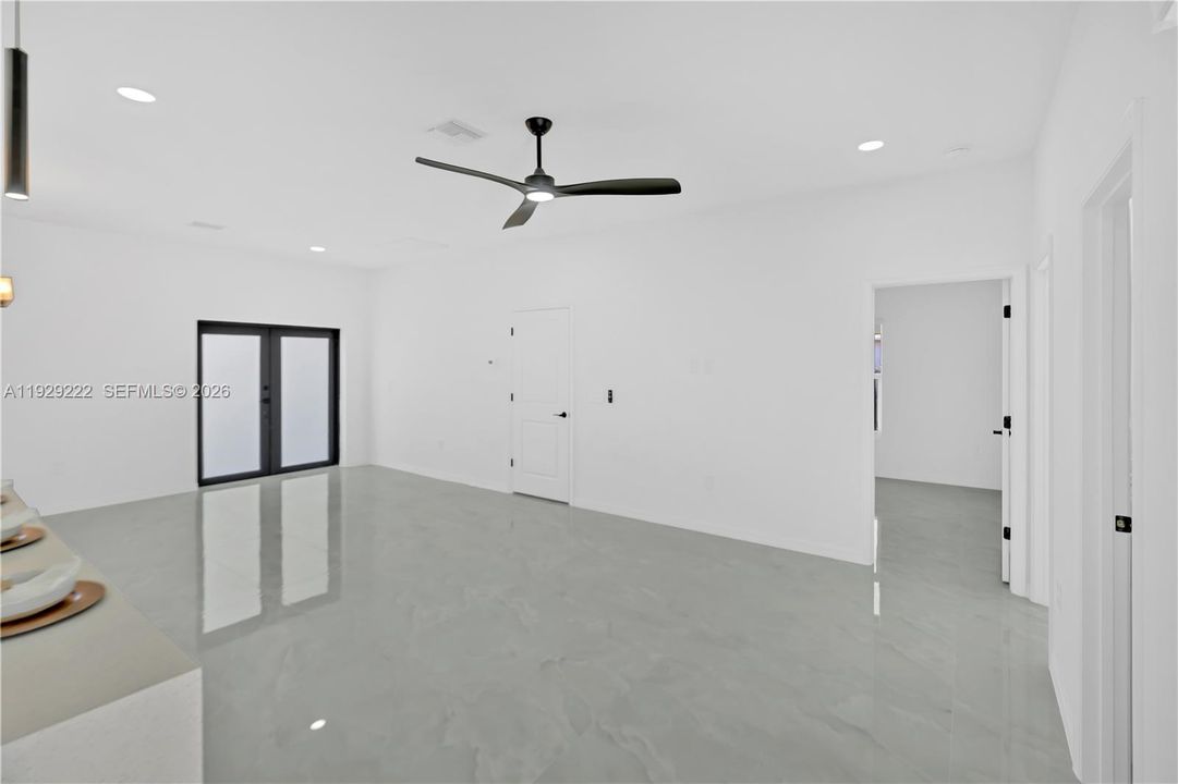 Active With Contract: $294,900 (3 beds, 2 baths, 1406 Square Feet)