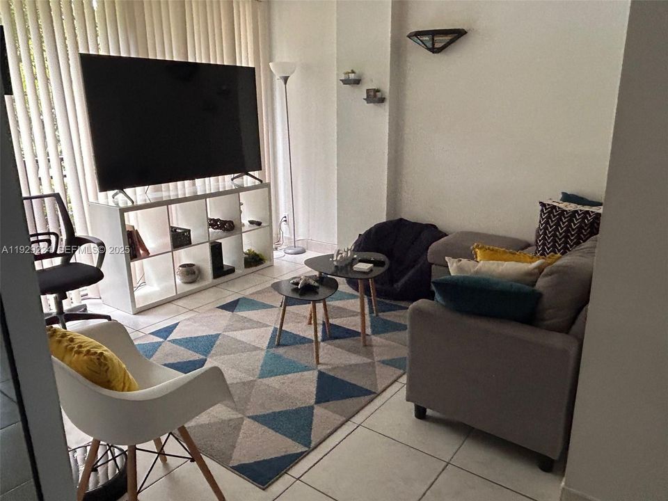 В аренду: $1,800 (1 спален, 1 ванн, 767 Квадратных фут)