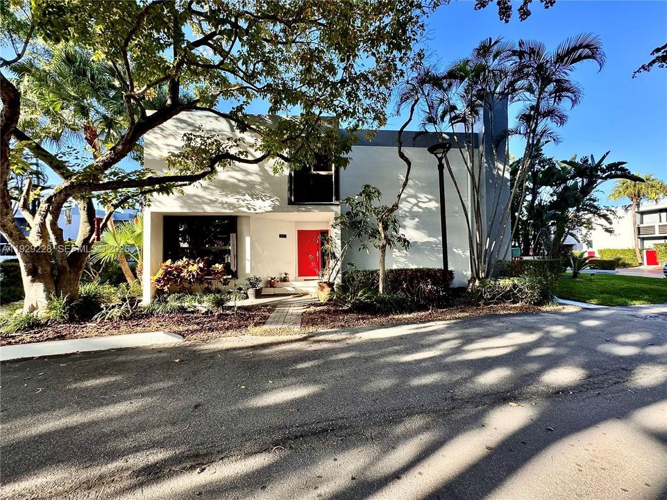 На продажу: $879,000 (2 спален, 2 ванн, 1641 Квадратных фут)