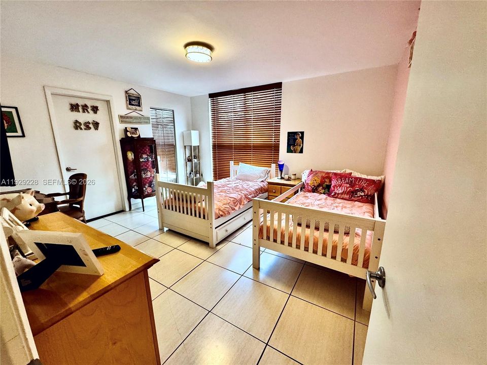 На продажу: $879,000 (2 спален, 2 ванн, 1641 Квадратных фут)