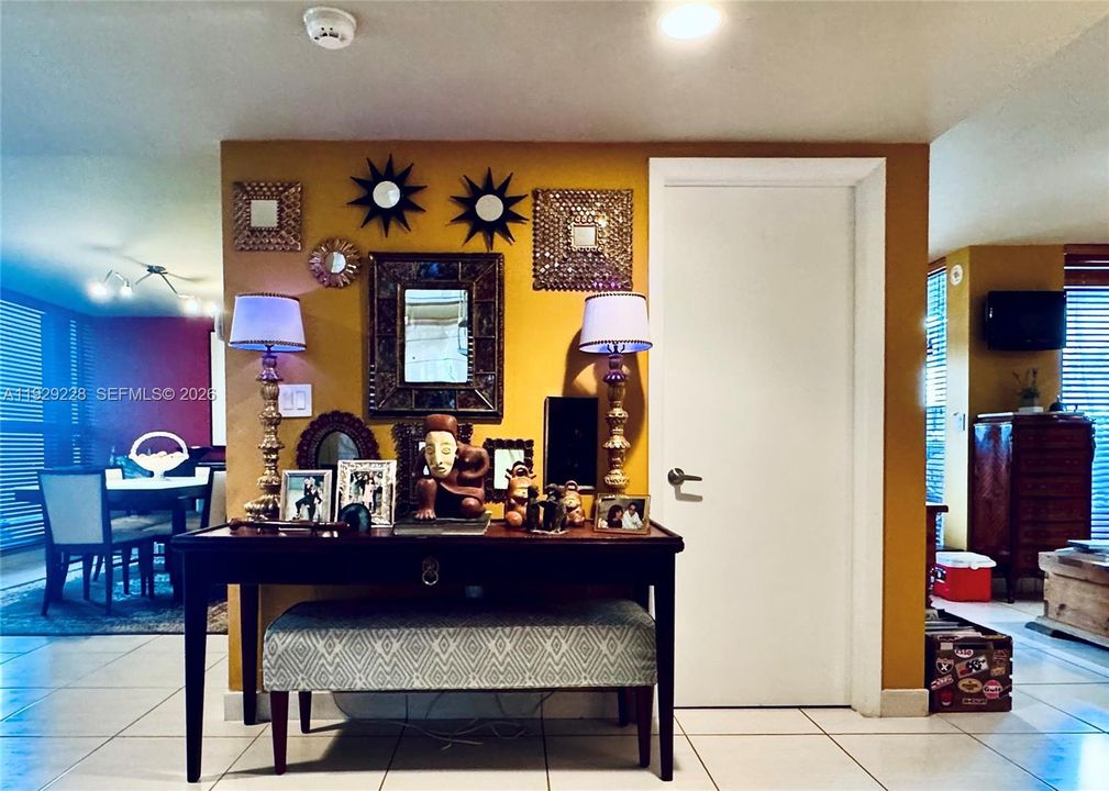 На продажу: $879,000 (2 спален, 2 ванн, 1641 Квадратных фут)