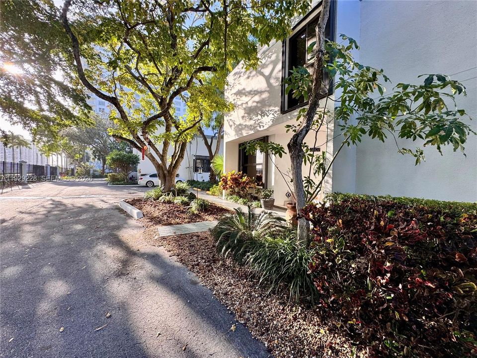 На продажу: $879,000 (2 спален, 2 ванн, 1641 Квадратных фут)