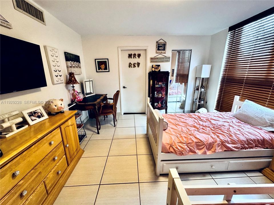 На продажу: $879,000 (2 спален, 2 ванн, 1641 Квадратных фут)