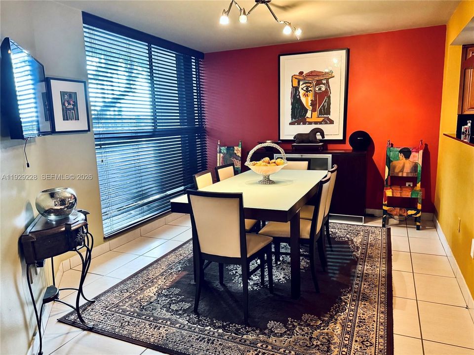 На продажу: $879,000 (2 спален, 2 ванн, 1641 Квадратных фут)