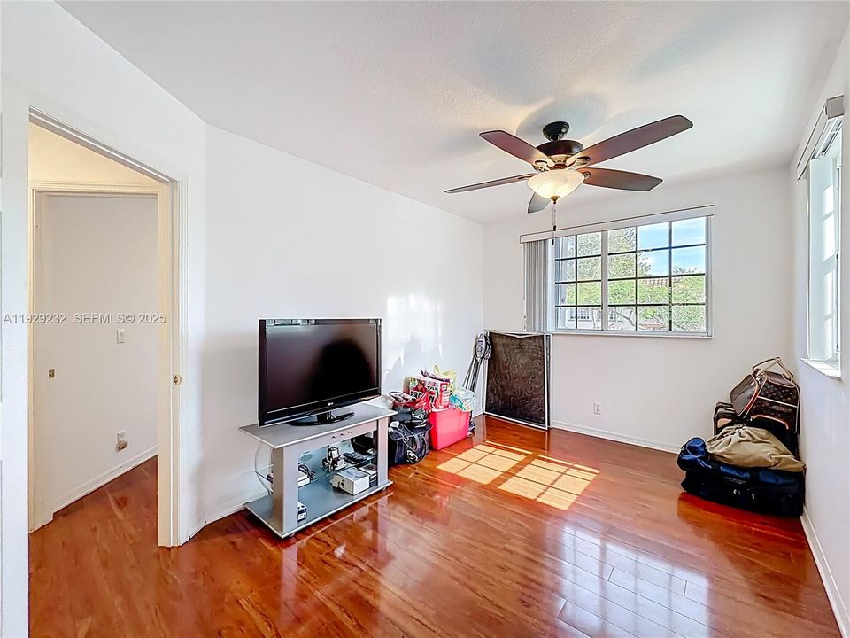 For Sale: $420,000 (3 beds, 2 baths, 1580 Square Feet)