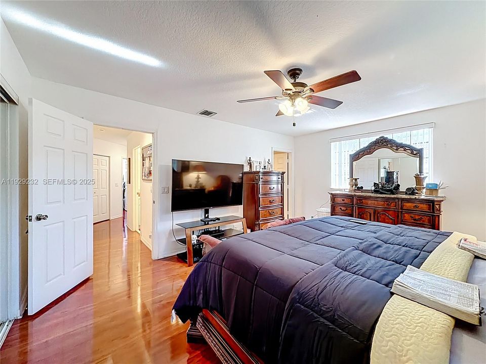 For Sale: $420,000 (3 beds, 2 baths, 1580 Square Feet)