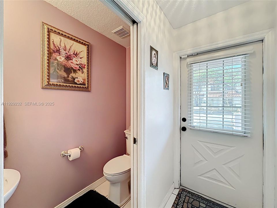 For Sale: $420,000 (3 beds, 2 baths, 1580 Square Feet)