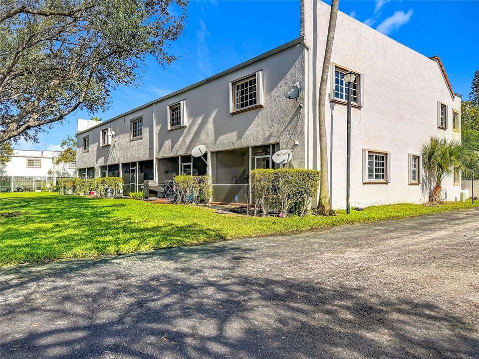 For Sale: $420,000 (3 beds, 2 baths, 1580 Square Feet)