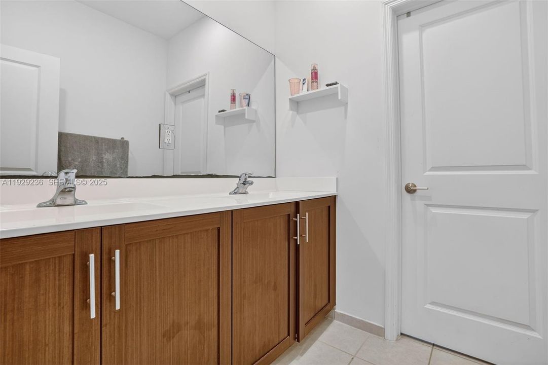 For Sale: $575,000 (4 beds, 2 baths, 2598 Square Feet)