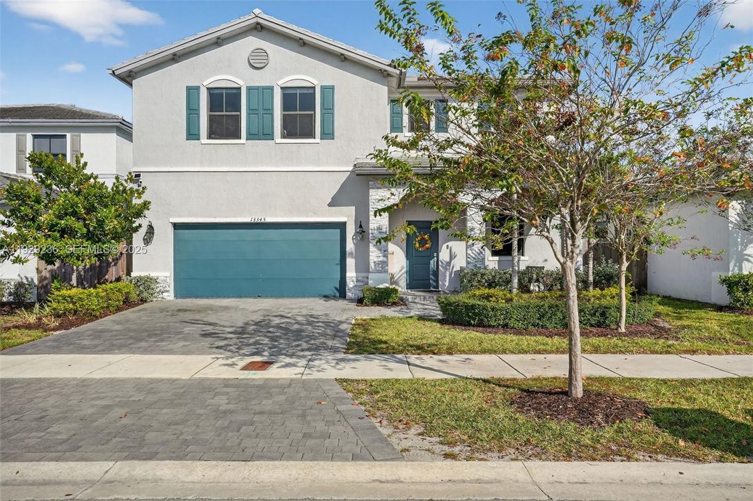 For Sale: $575,000 (4 beds, 2 baths, 2598 Square Feet)