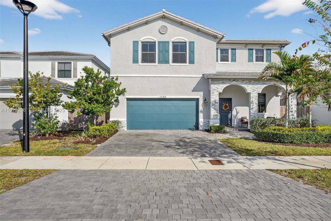 For Sale: $575,000 (4 beds, 2 baths, 2598 Square Feet)