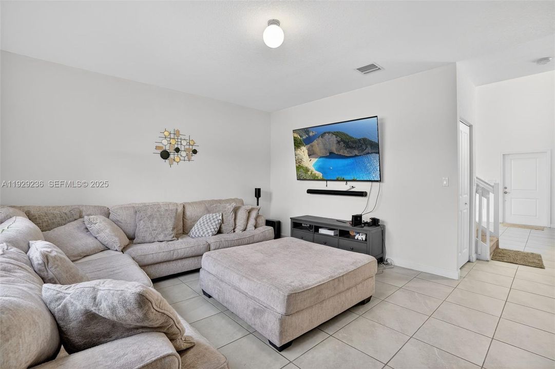 For Sale: $575,000 (4 beds, 2 baths, 2598 Square Feet)