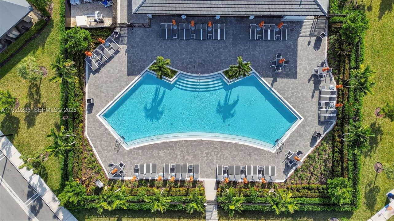 For Sale: $575,000 (4 beds, 2 baths, 2598 Square Feet)