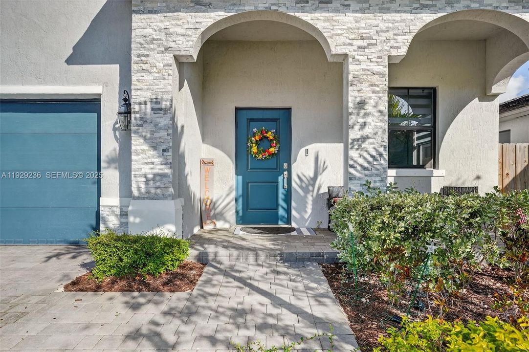 For Sale: $575,000 (4 beds, 2 baths, 2598 Square Feet)