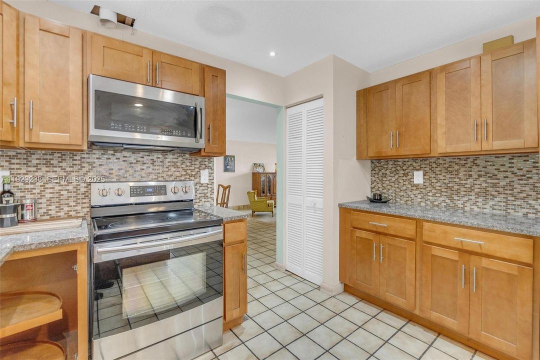 Active With Contract: $550,000 (3 beds, 2 baths, 1775 Square Feet)