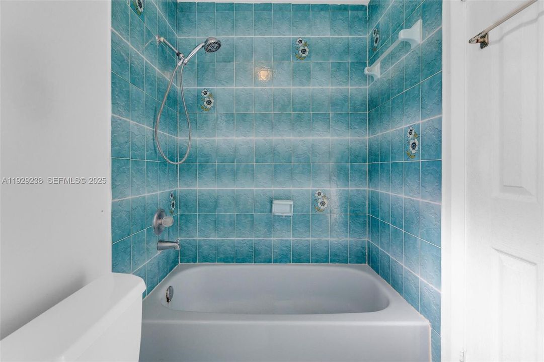 Active With Contract: $550,000 (3 beds, 2 baths, 1775 Square Feet)