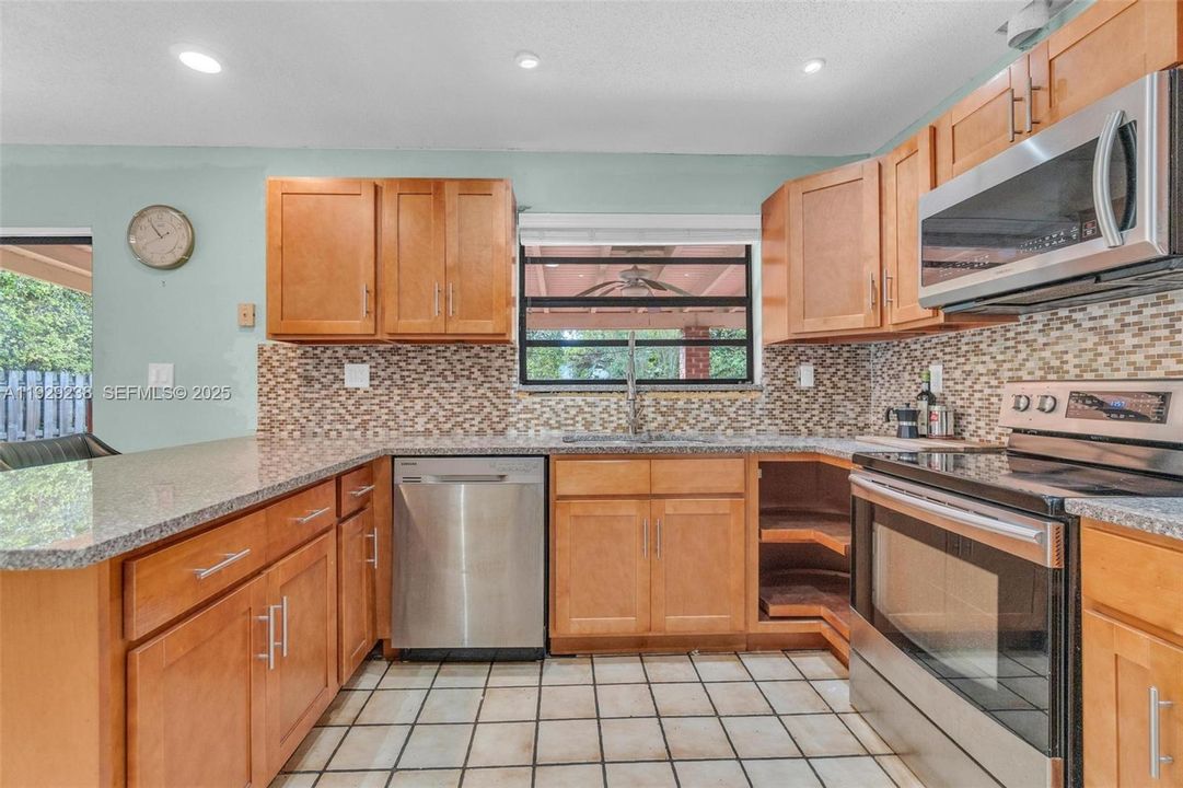 Active With Contract: $550,000 (3 beds, 2 baths, 1775 Square Feet)