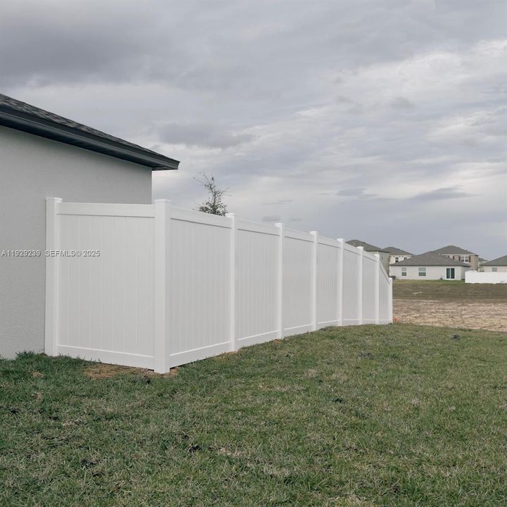 Lateral Fence 2