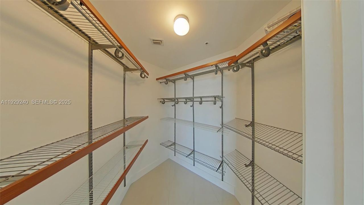 En Venta: $690,000 (2 camas, 2 baños, 1181 Pies cuadrados)