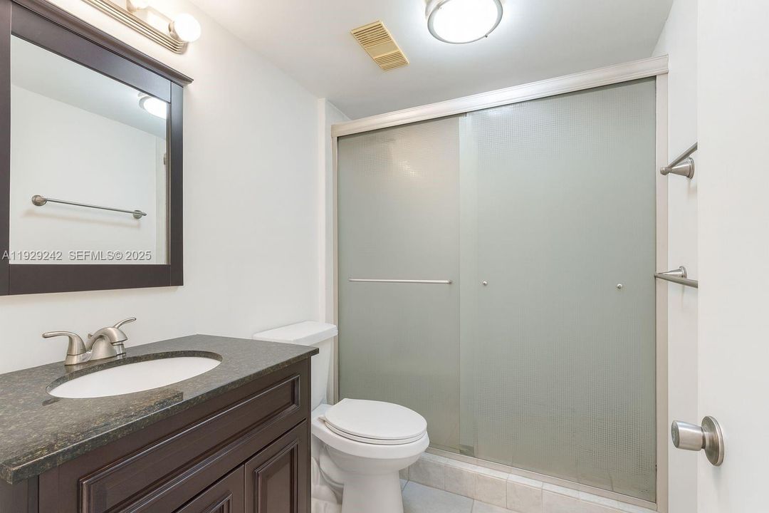 For Sale: $189,000 (2 beds, 2 baths, 933 Square Feet)