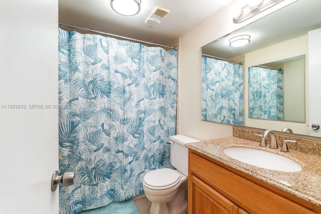 For Sale: $189,000 (2 beds, 2 baths, 933 Square Feet)