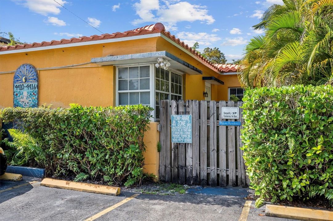 出租: $1,750 (0 贝兹, 1 浴室, 600 平方英尺)