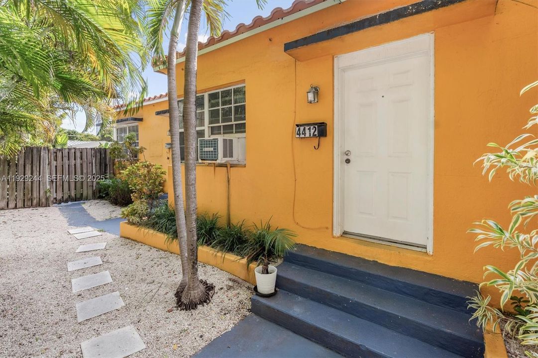 出租: $1,750 (0 贝兹, 1 浴室, 600 平方英尺)