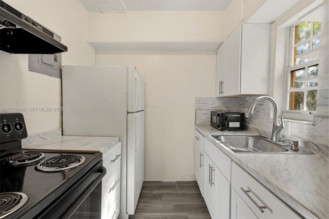 出租: $1,750 (0 贝兹, 1 浴室, 600 平方英尺)