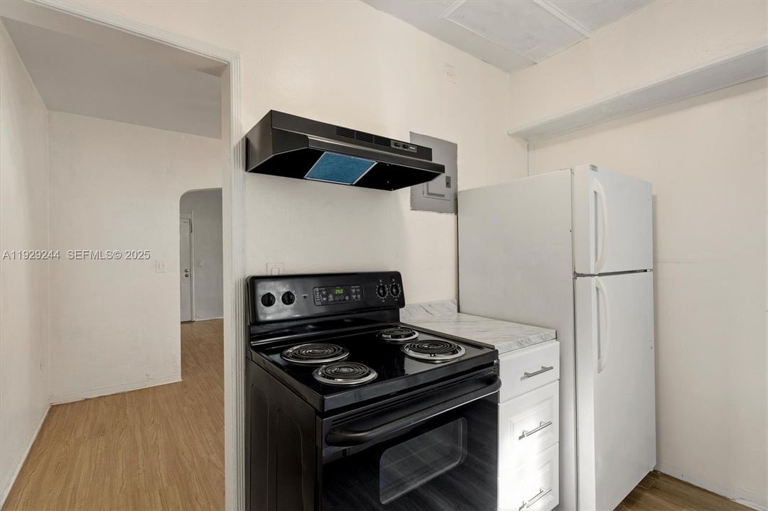 出租: $1,750 (0 贝兹, 1 浴室, 600 平方英尺)