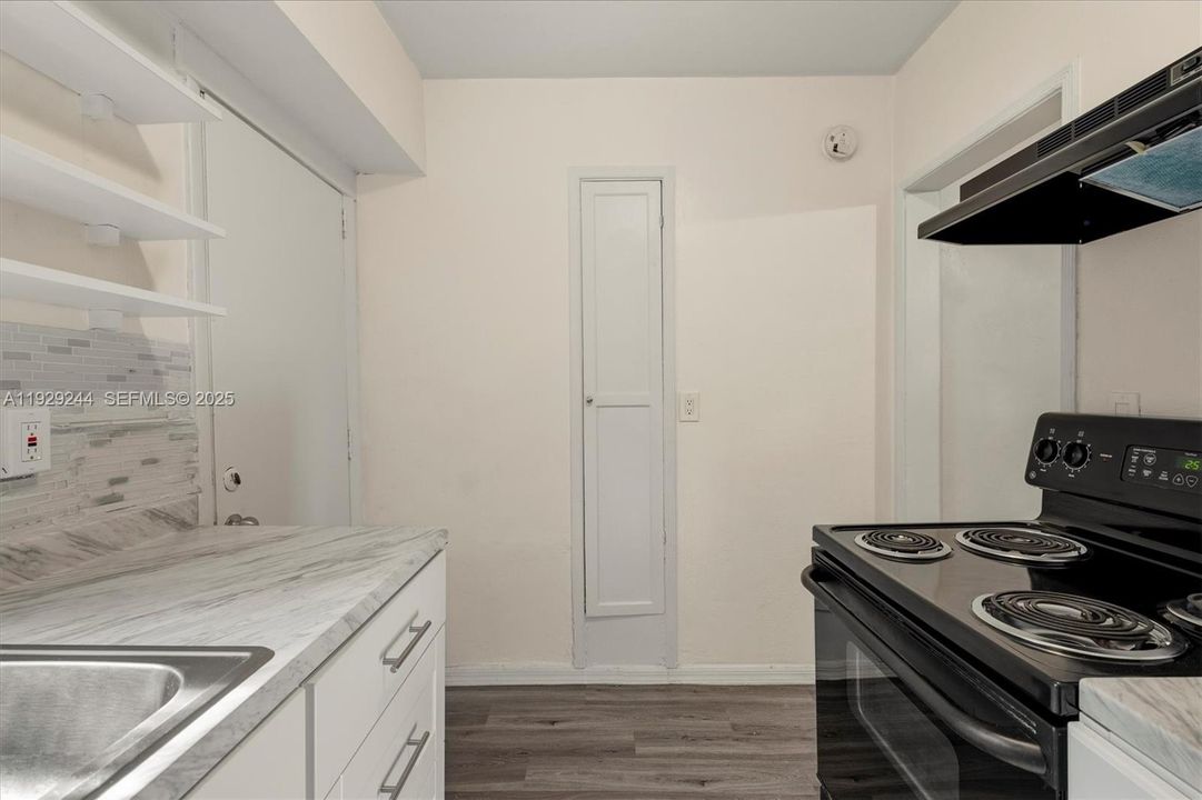 出租: $1,750 (0 贝兹, 1 浴室, 600 平方英尺)