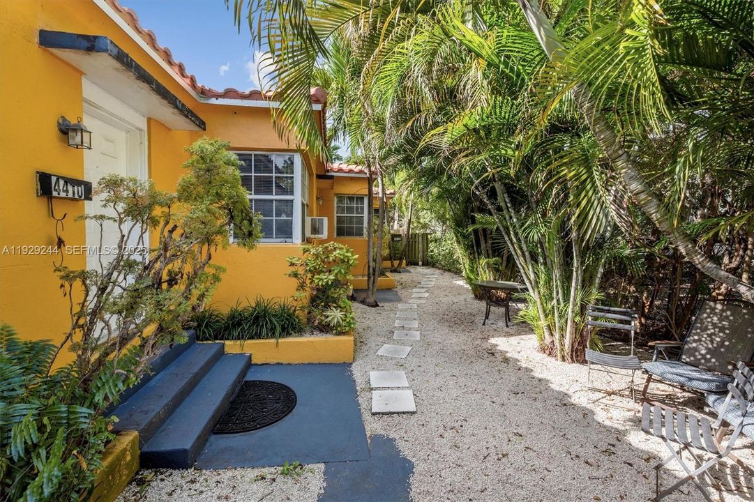 出租: $1,750 (0 贝兹, 1 浴室, 600 平方英尺)