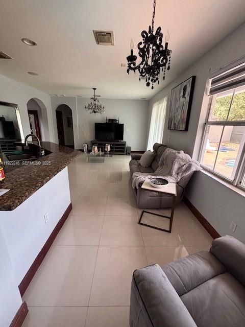 На продажу: $890,000 (5 спален, 3 ванн, 2598 Квадратных фут)