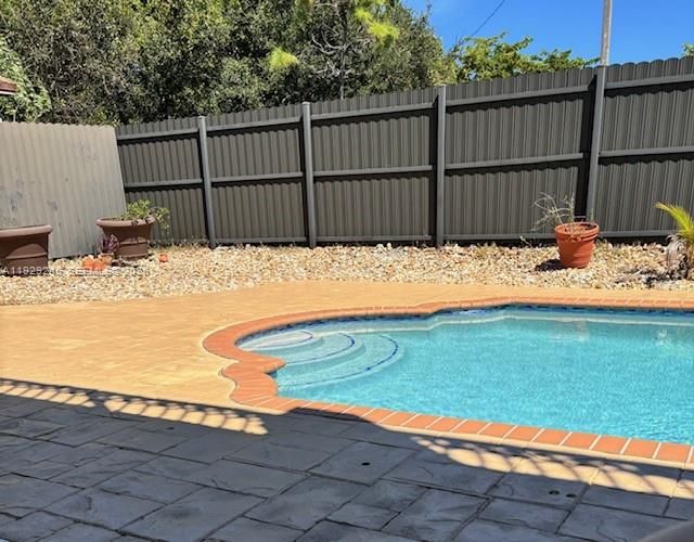 На продажу: $890,000 (5 спален, 3 ванн, 2598 Квадратных фут)