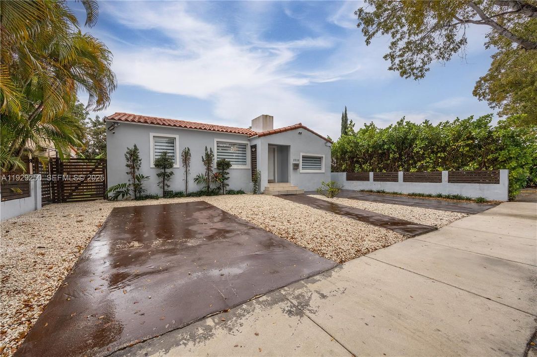 待售: $969,000 (5 贝兹, 3 浴室, 1925 平方英尺)