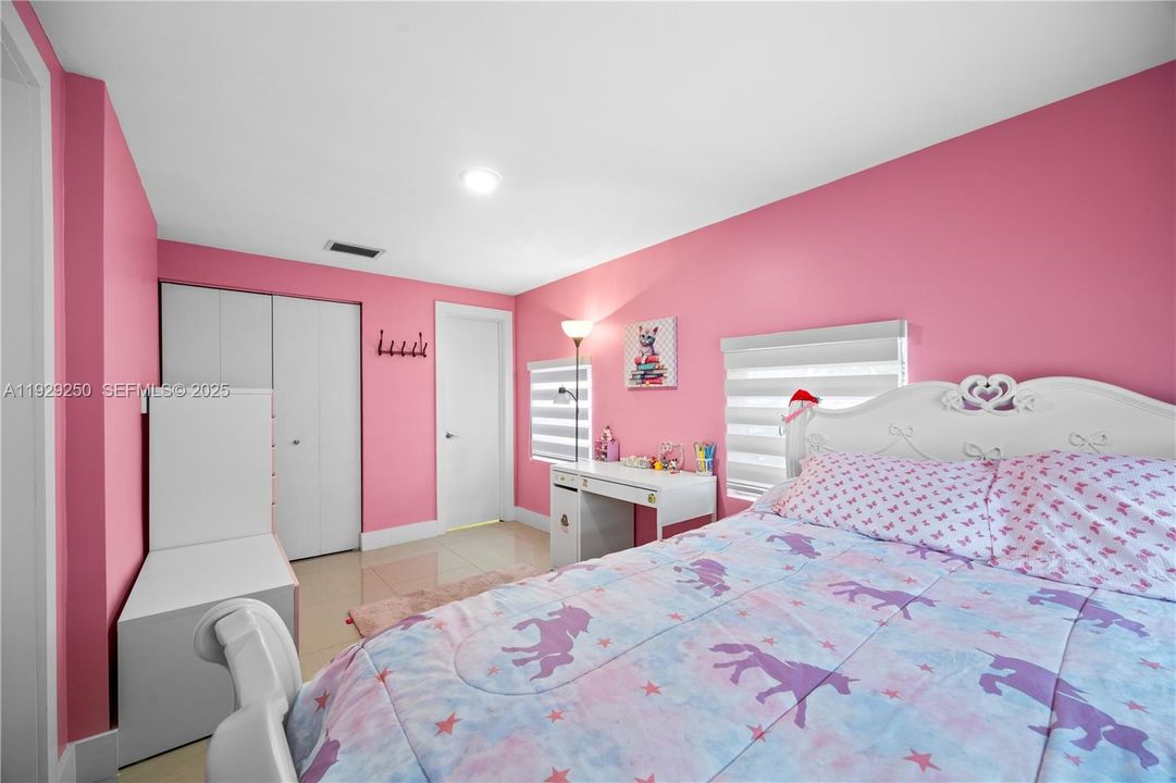 待售: $969,000 (5 贝兹, 3 浴室, 1925 平方英尺)