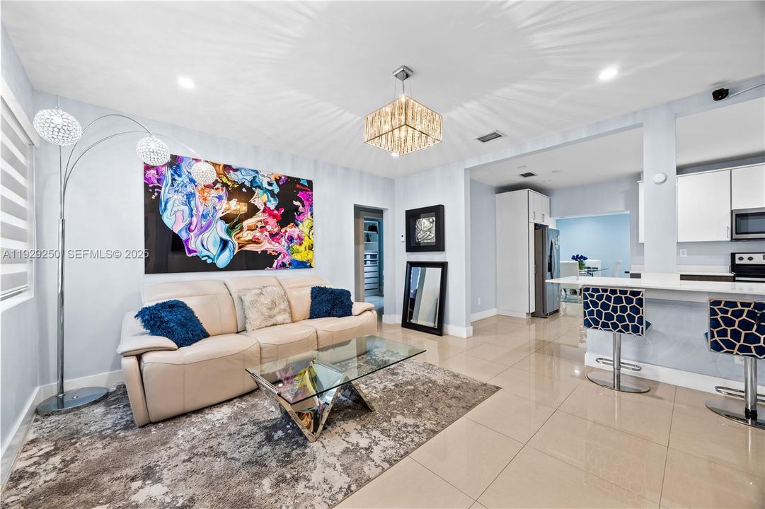 待售: $969,000 (5 贝兹, 3 浴室, 1925 平方英尺)