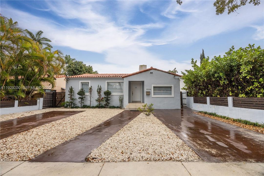 待售: $969,000 (5 贝兹, 3 浴室, 1925 平方英尺)