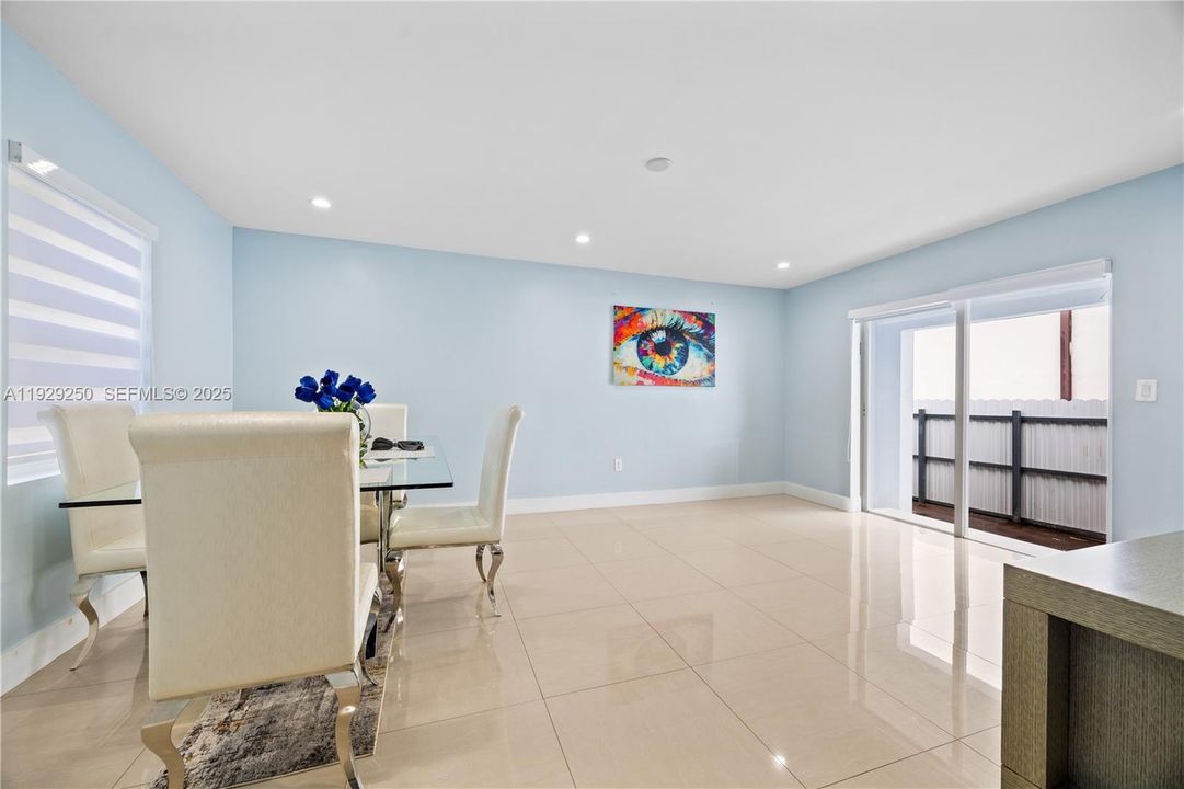 待售: $969,000 (5 贝兹, 3 浴室, 1925 平方英尺)