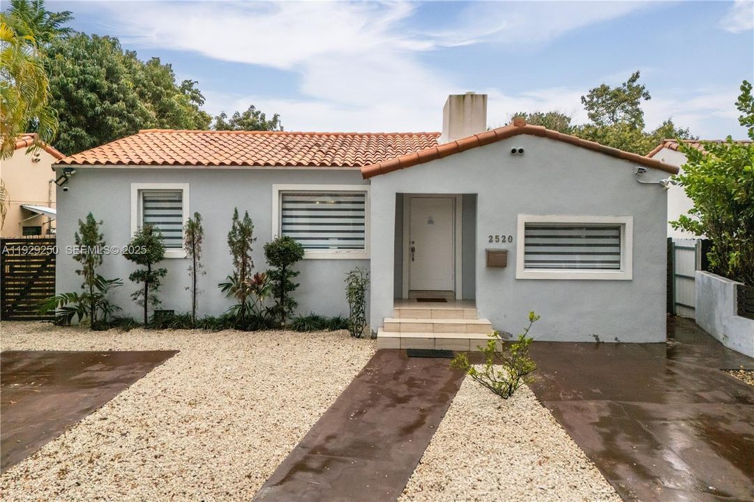 待售: $969,000 (5 贝兹, 3 浴室, 1925 平方英尺)