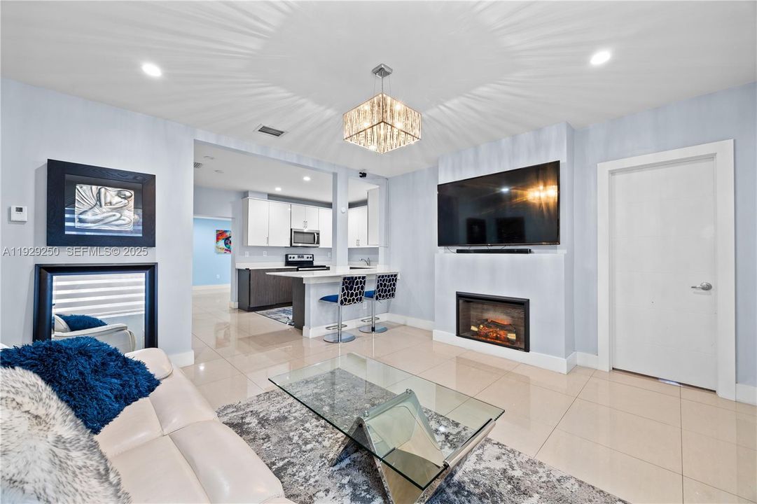 待售: $969,000 (5 贝兹, 3 浴室, 1925 平方英尺)