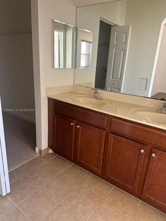 For Rent: $3,200 (3 beds, 2 baths, 1742 Square Feet)